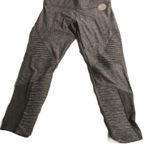 SOLD Victoria Secret Pink capri tights